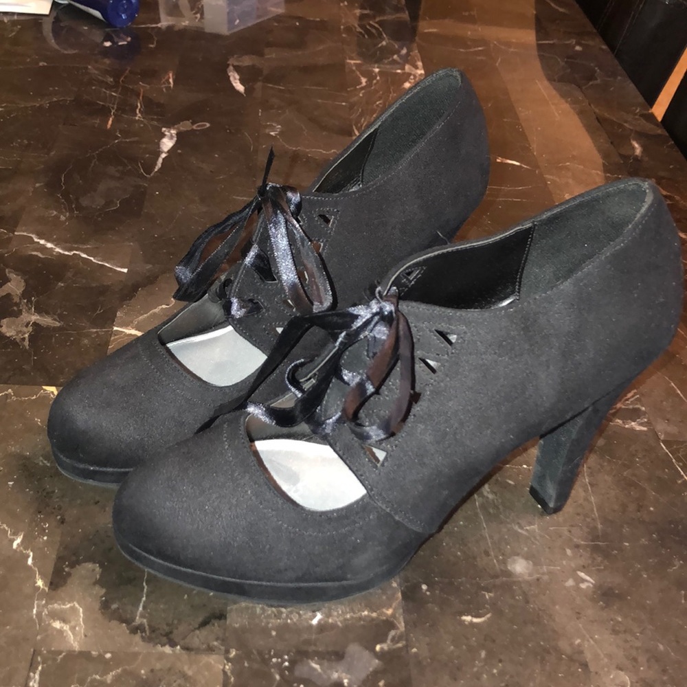 Black x appeal lace up shoes